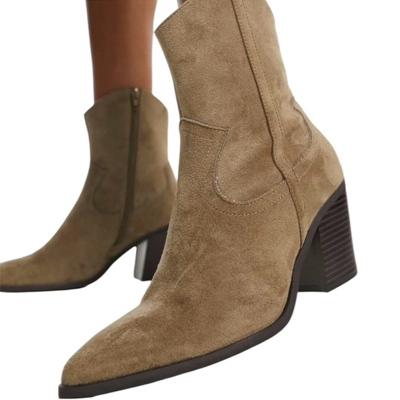 ASOS Shoes - 🔥 🆕 ASOS DESIGN Wide Fit Rational heeled western boots in taupe SIZE 11W